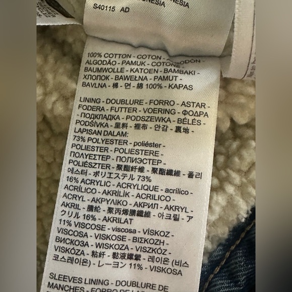 Pre loved Womens Sz Small Levi's Sherpa Trucker Jean Jacket - Picture 3 of 6